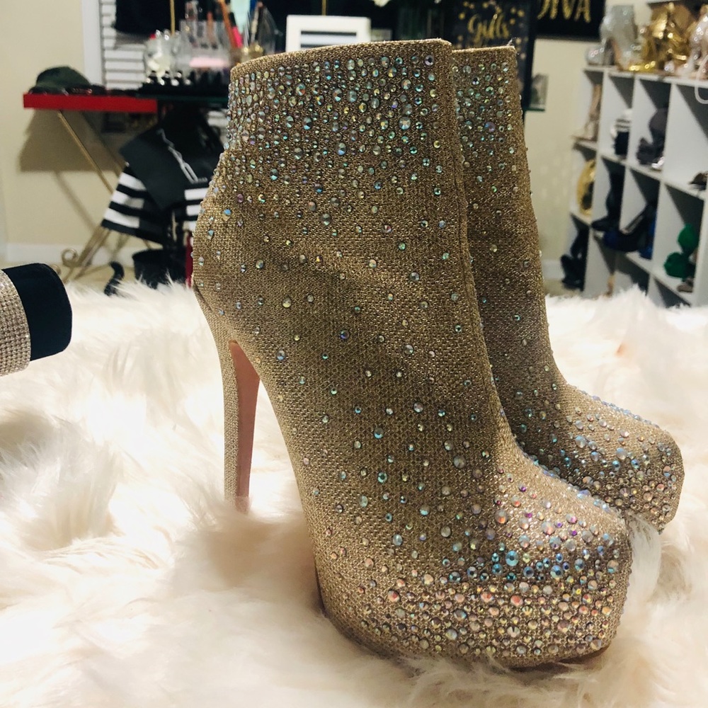 😍 Sparkling ✨ gold boots 👢